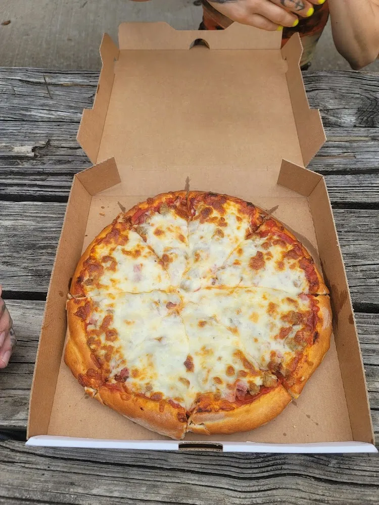 Small Carnivore Pizza